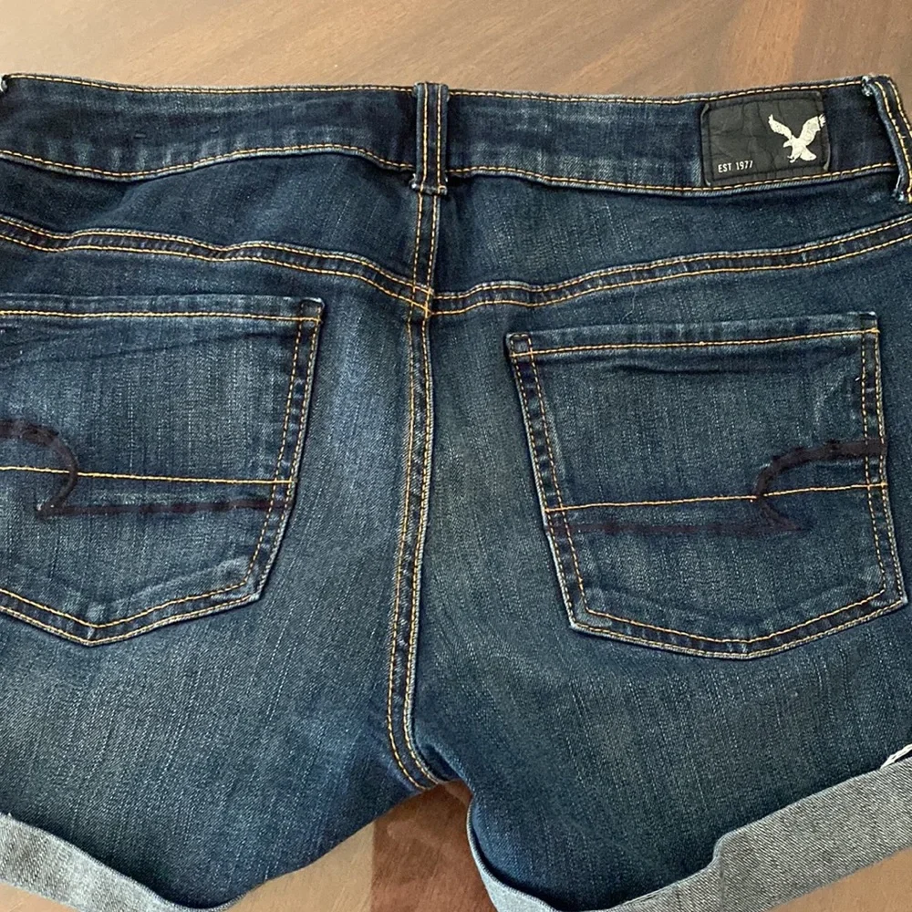 American eagle midi Jean dark denim shorts sz 10 - Picture 3 of 3